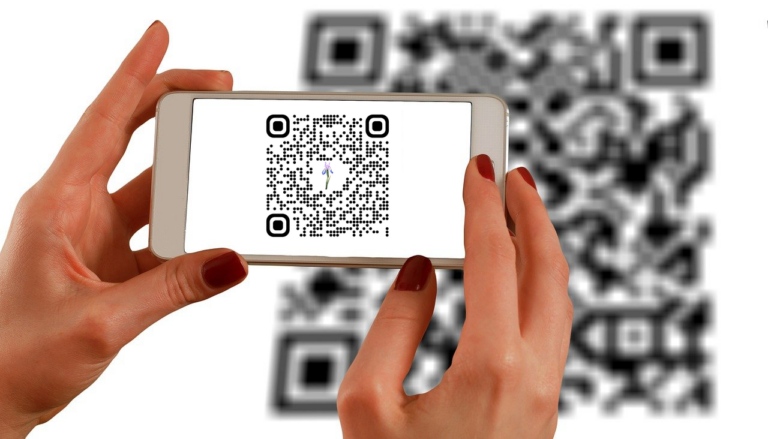 APR QR CODE hands