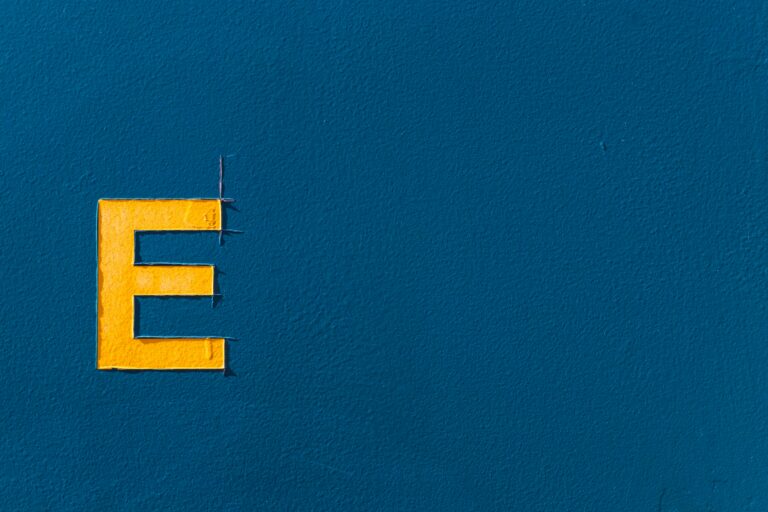 The letter "E", standing in this case for the Experience component in Google's EEAT framework.